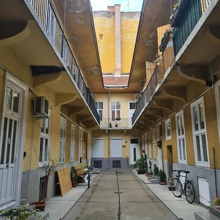 Apartment Feeling In The Heart Of