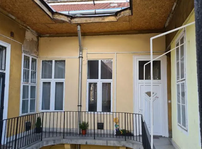 Feeling In The Heart Of Apartament Budapeszt