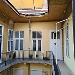 Feeling In The Heart Of Apartament Budapeszt